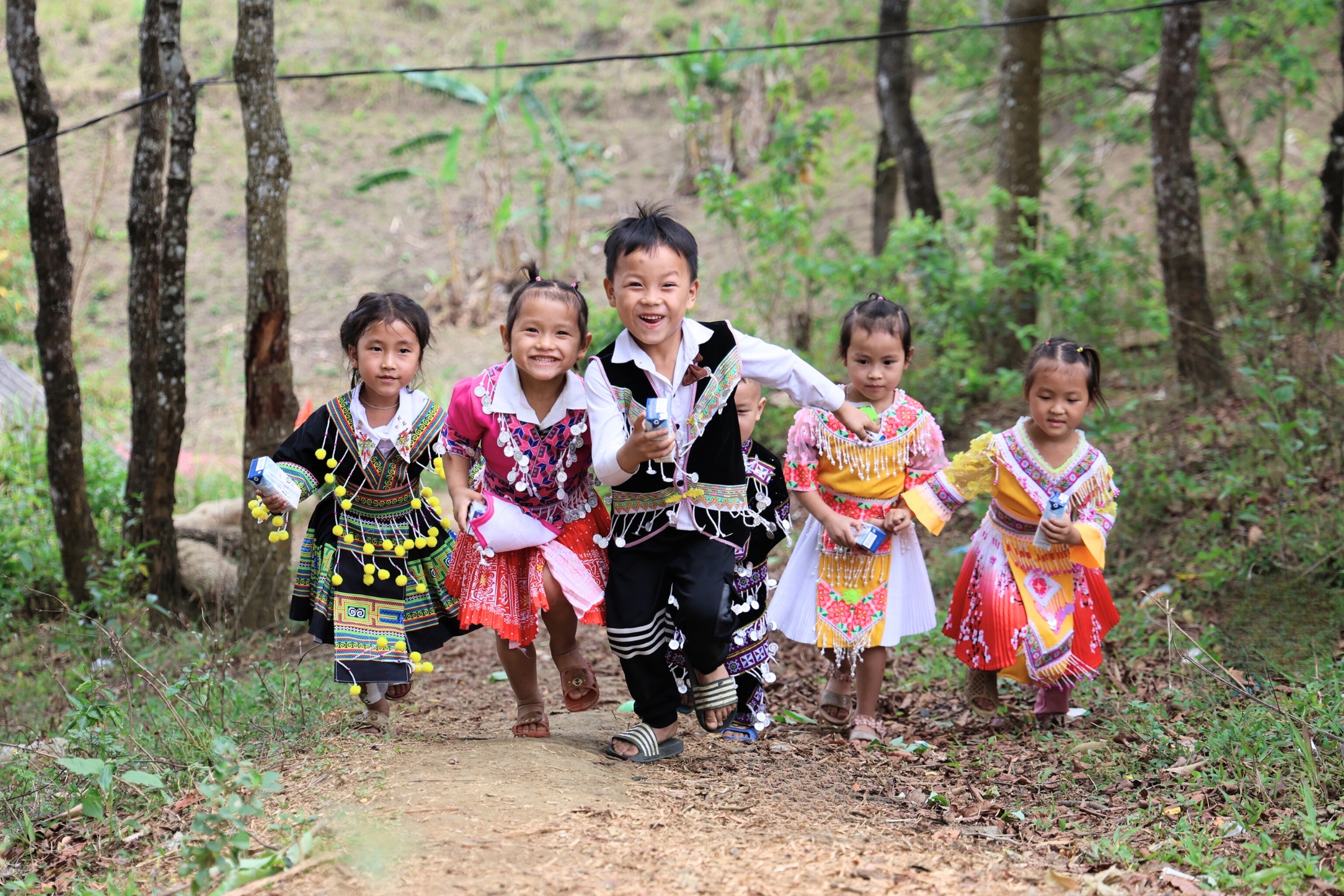 Đồng hành với cha mẹ vùng cao “cùng em khôn lớn”